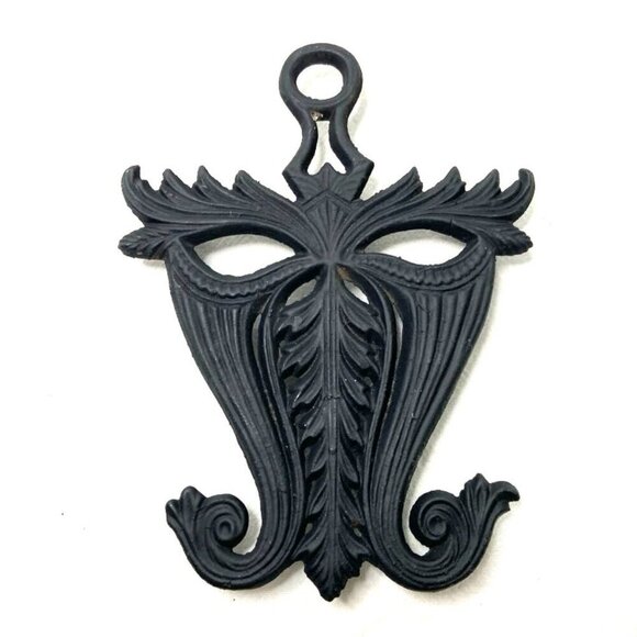 Vtg Virginia Metal Crafters Cast Iron Footed Trivet Doodlers Dream 9-18 Black - Picture 1 of 5